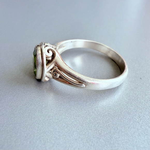 BASK Natural 1.5 ct Peridot Sterling Silver 925 Petite Ring - Picture 5 of 8